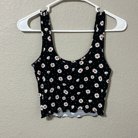 Papaya black crop top with daisies NWOT - Picture 3 of 3
